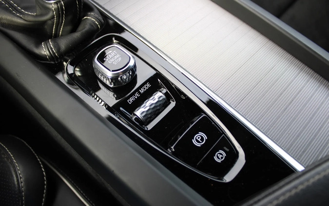 Volvo XC 60 cena 149999 przebieg: 81000, rok produkcji 2019 z Racibórz małe 137